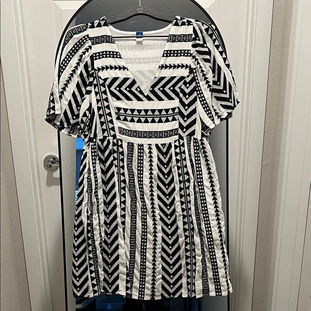 Old Navy Black and White Patterned Dress